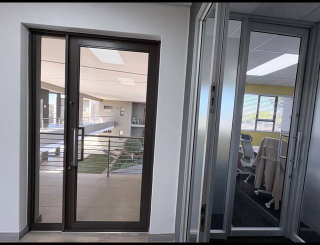175M² OFFICE TO LET IN FOURWAYS